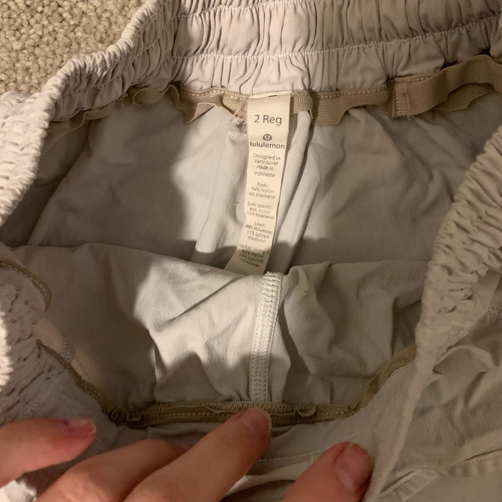 Lululemon hotty hot short 2.5 inch size 2